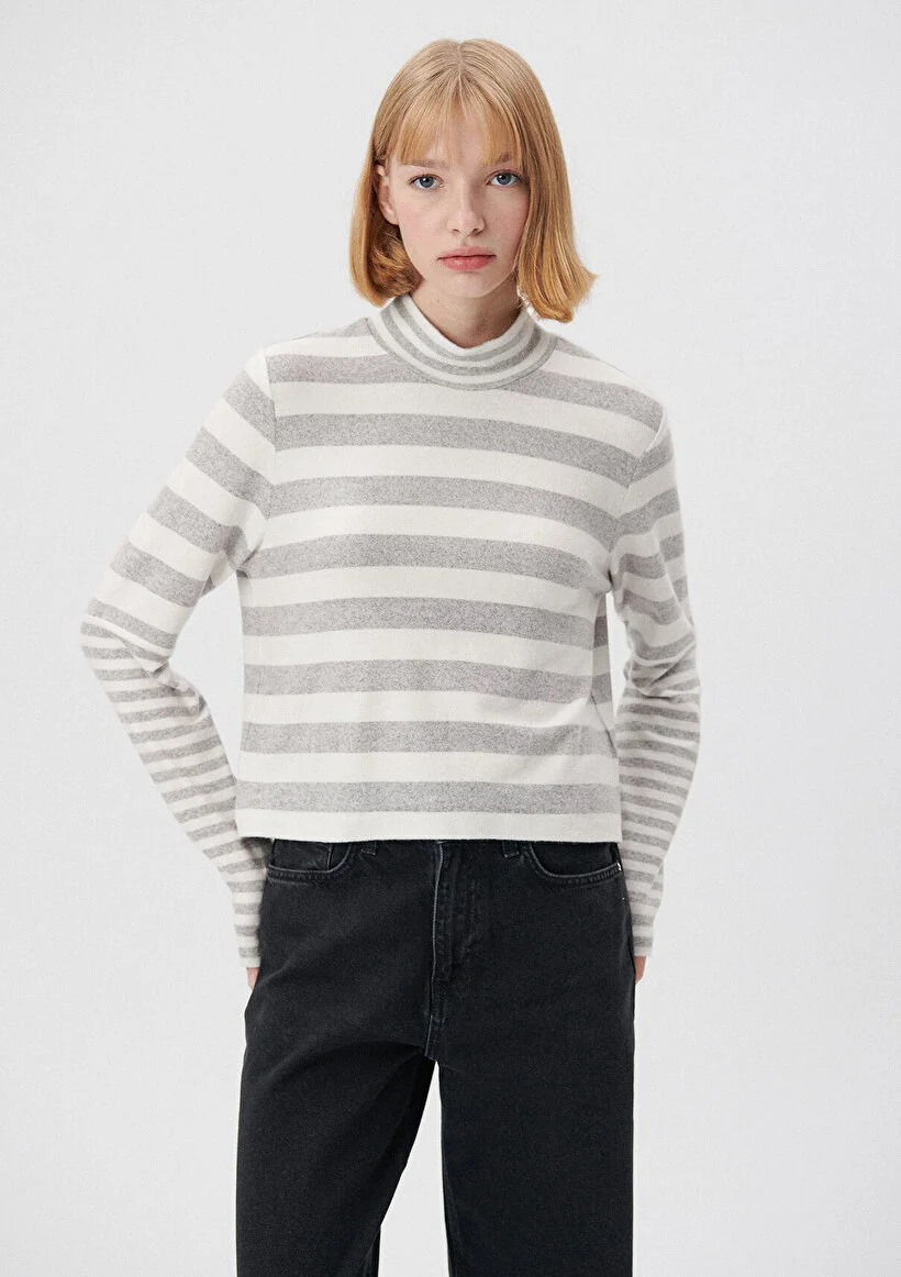 Dik Yaka Gri Tişört / MAVİ